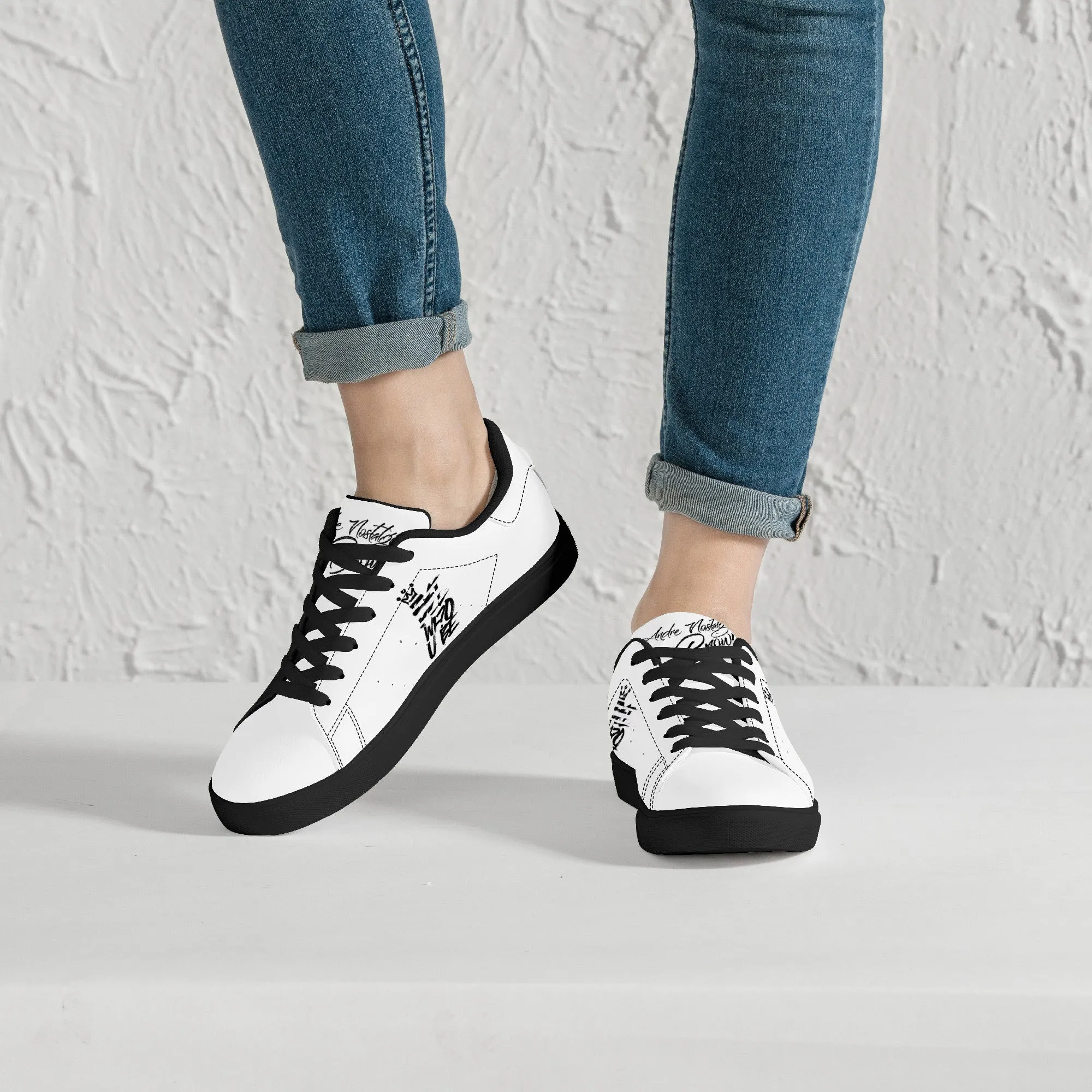 Bee Who U Be D27 Low-Top Sneakers - Black/White