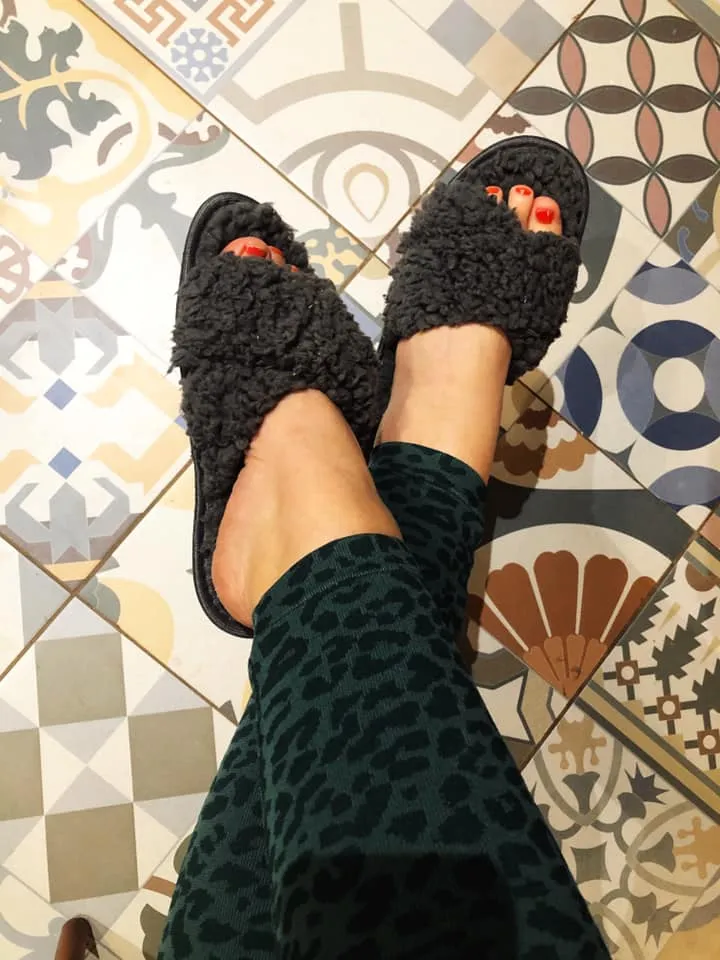Loungeable Glamorous Soft Faux Fleece Fur Peeptoe Mule Slippers with Non-Slip Hard Sole Grey / Pink