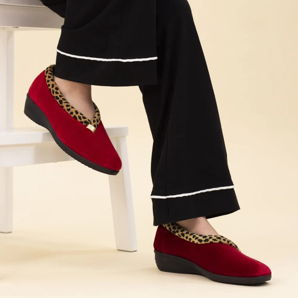 Lunar Women's KLA005 Paloma Leopard Trim Slippers Red